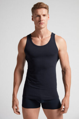 ストレッチ性のある上質なコットンを使用したラウンドネックタンクトップ